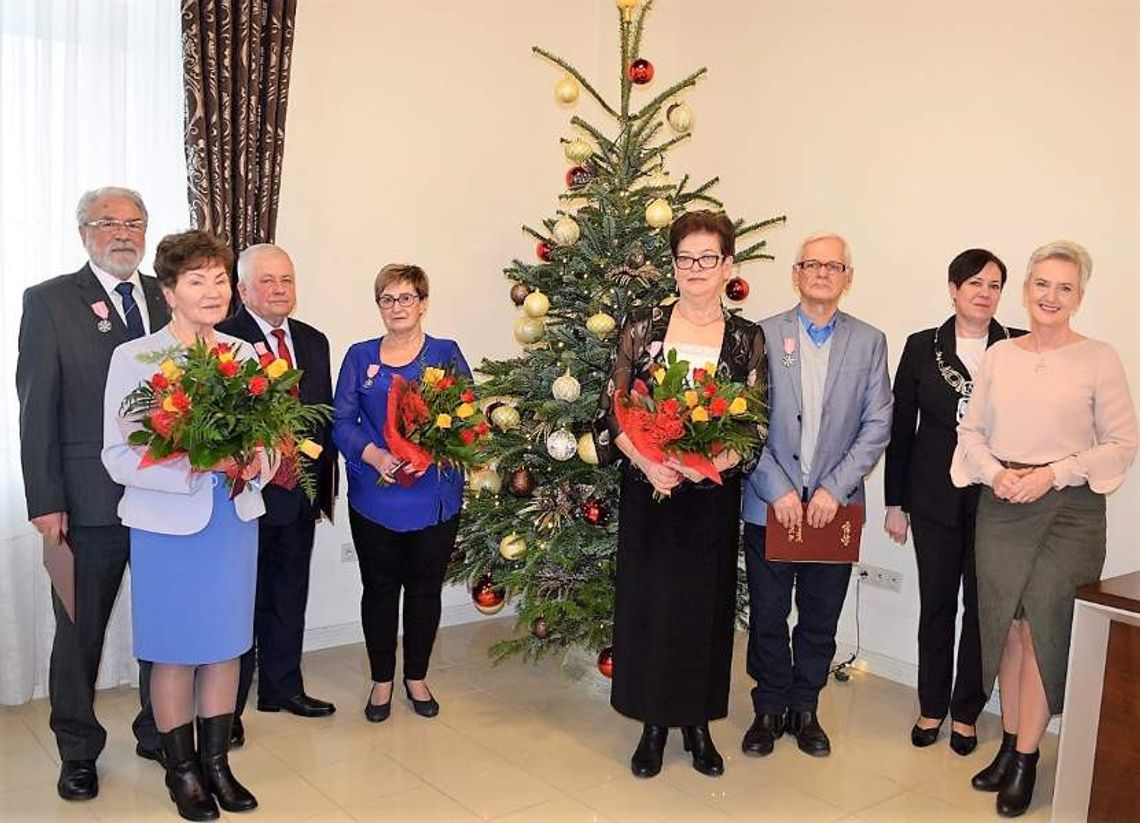 W miłości przeżyli pół wieku. Kolejne pary z Kędzierzyna-Koźla z medalami Prezydenta RP. ZDJĘCIA