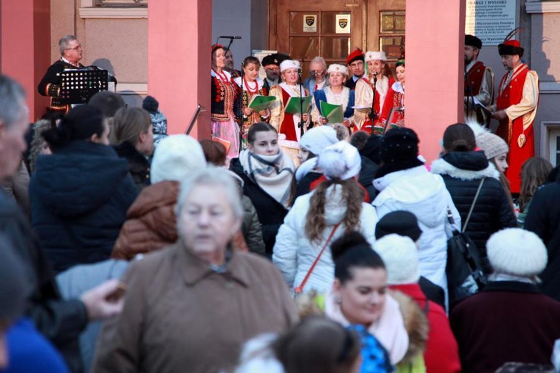 W niedzielę drugi dzień jarmarku na placu Wolności. Tak było w sobotę. ZDJĘCIA