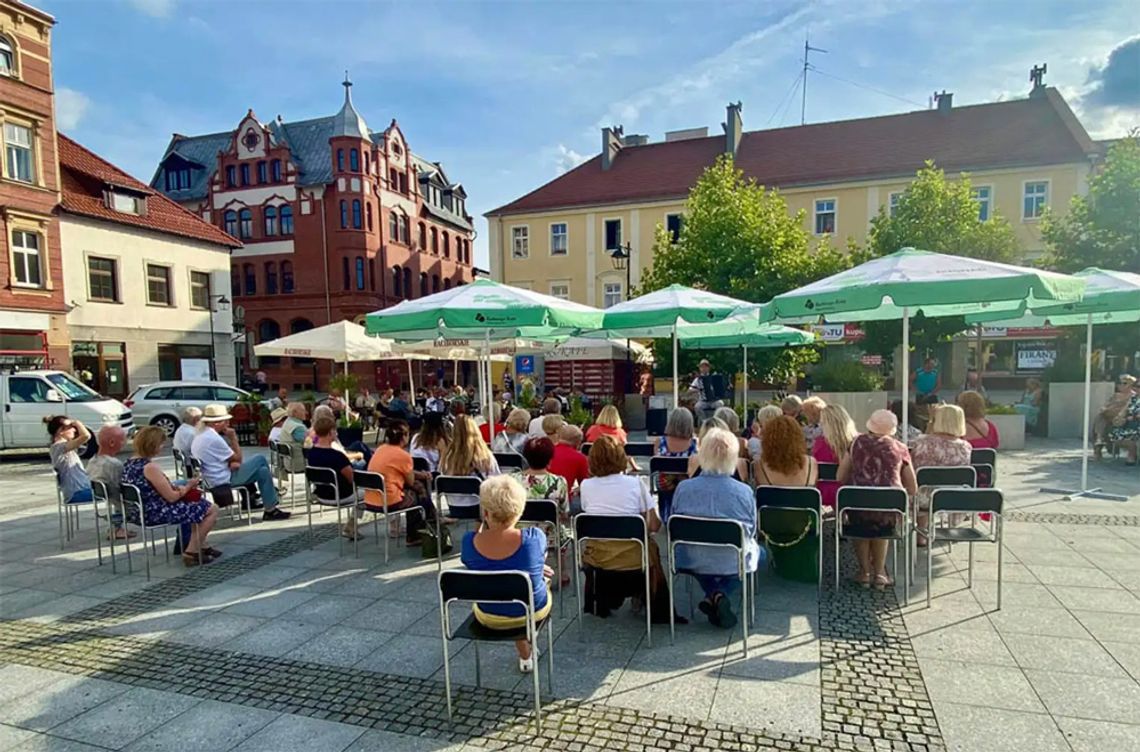 W niedzielę koncert fortepianowy na kozielskim rynku. Zagra utalentowany pianista Szymon Drabiński