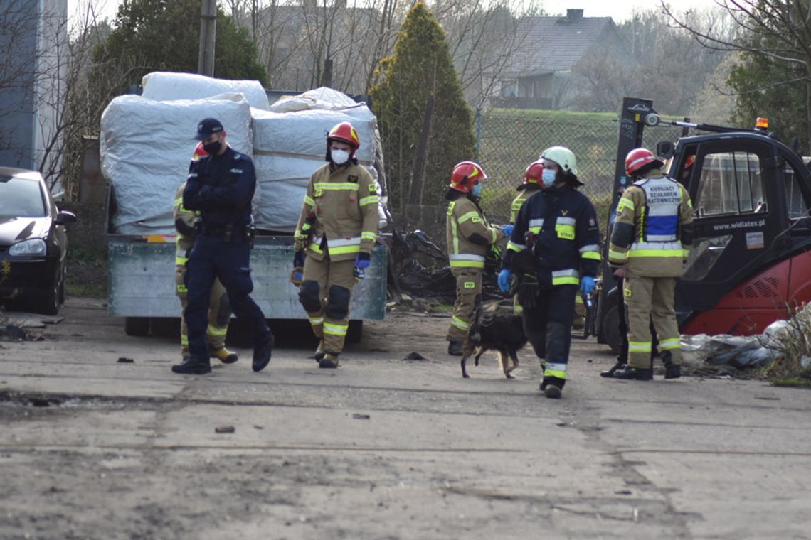 W Porcie odkryto składowisko nieznanych chemikaliów. Mogą być niebezpieczne. Trwa akcja służb