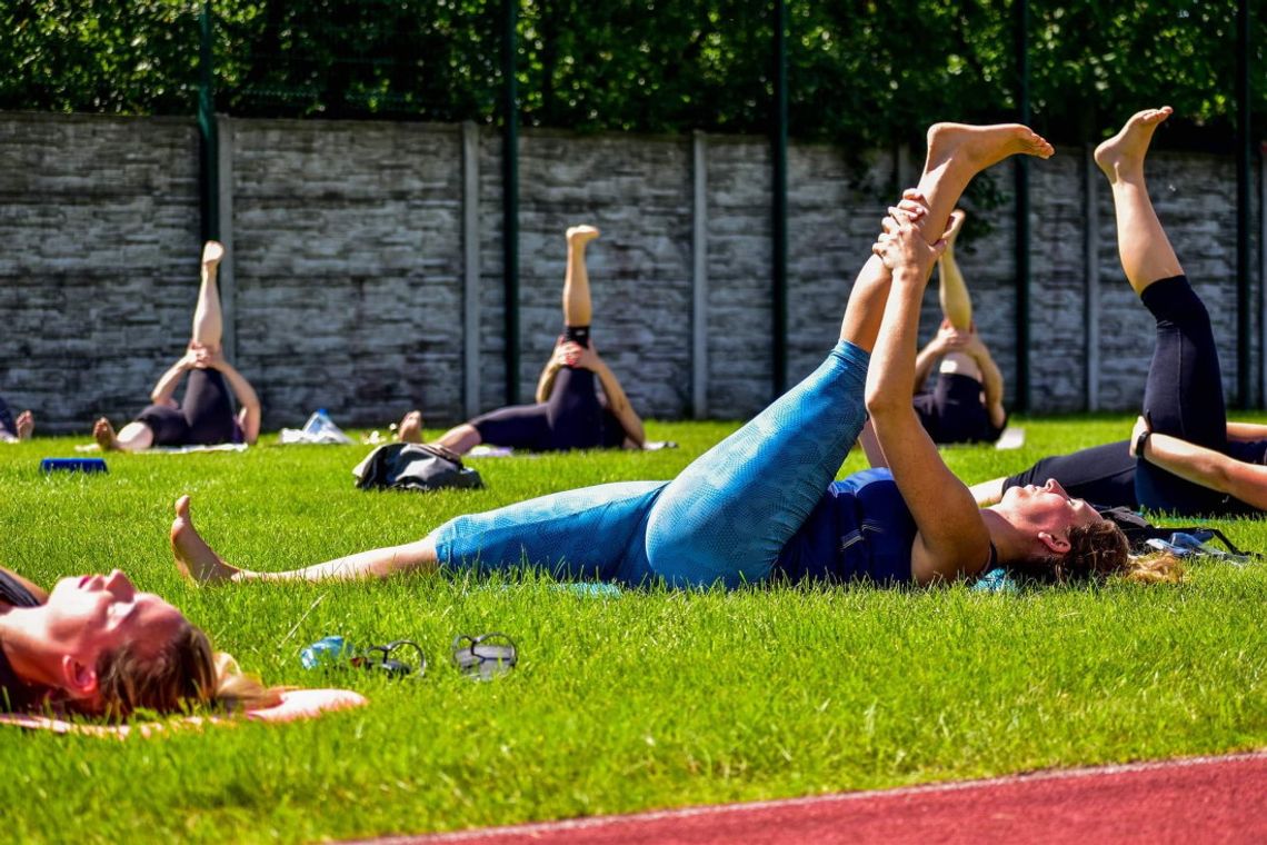 W sobotę kolejne spotkanie z jogą na stadionie Kuźniczka