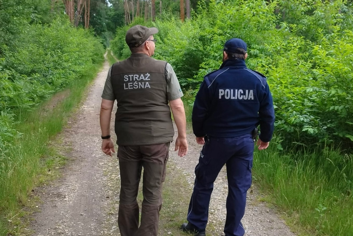 W trosce o bezpieczeństwo i środowisko. Policjanci i leśnicy kontrolują lasy