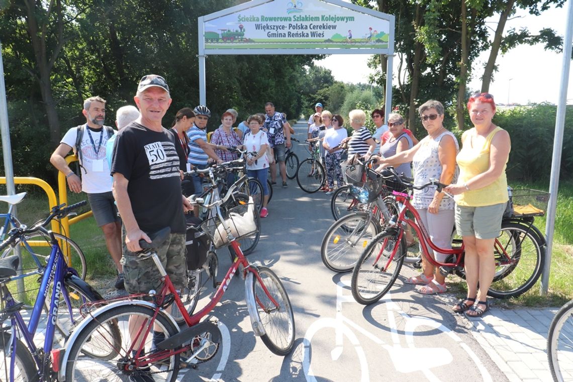 W tym rajdzie rowerowym wzięły udział całe rodziny. Wielopokoleniowa wycieczka "Szlakiem kolejowym"