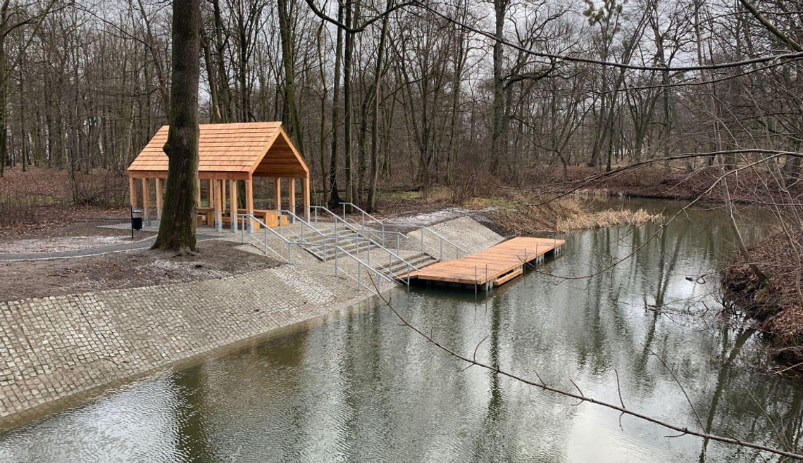 W zabytkowym sławięcickim parku powstała nowa przystań kajakowa