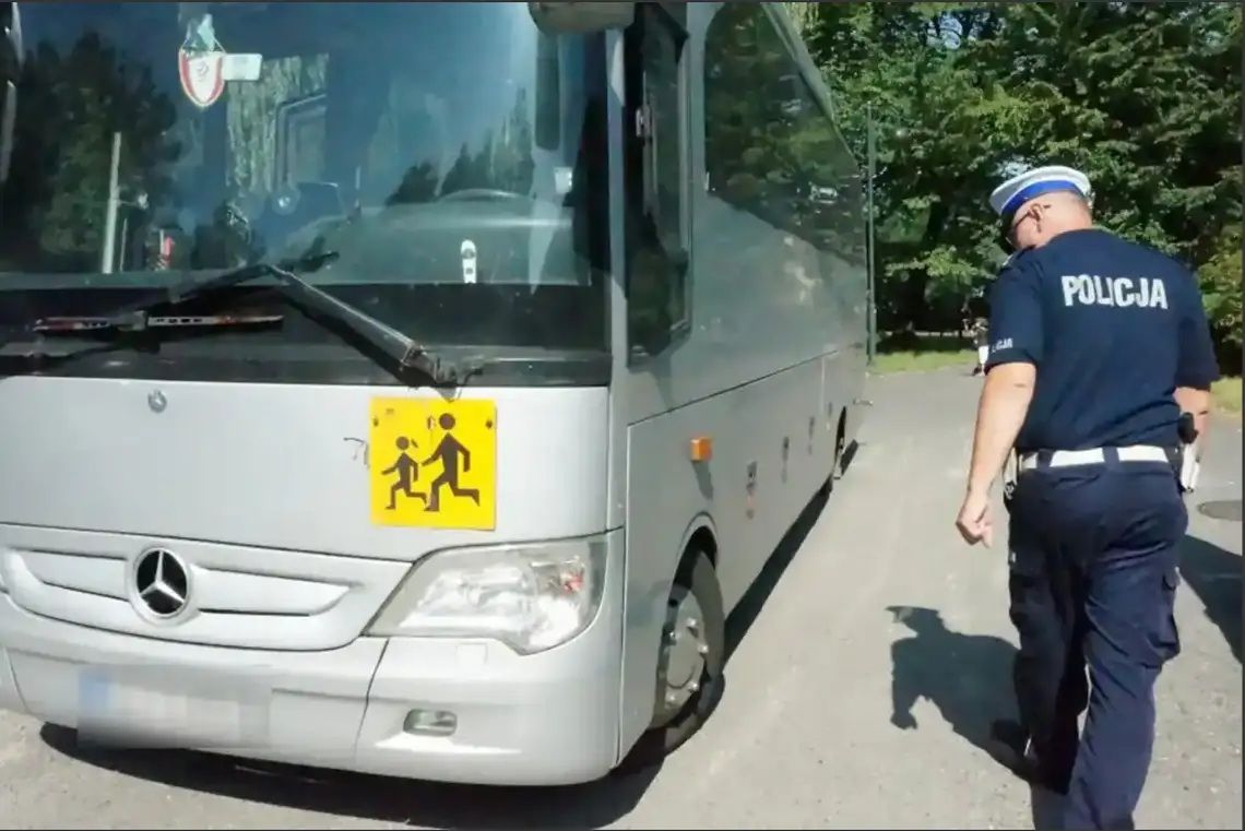 Wakacje czas start! Policja sprawdza autokary, którymi podróżują nasze dzieci