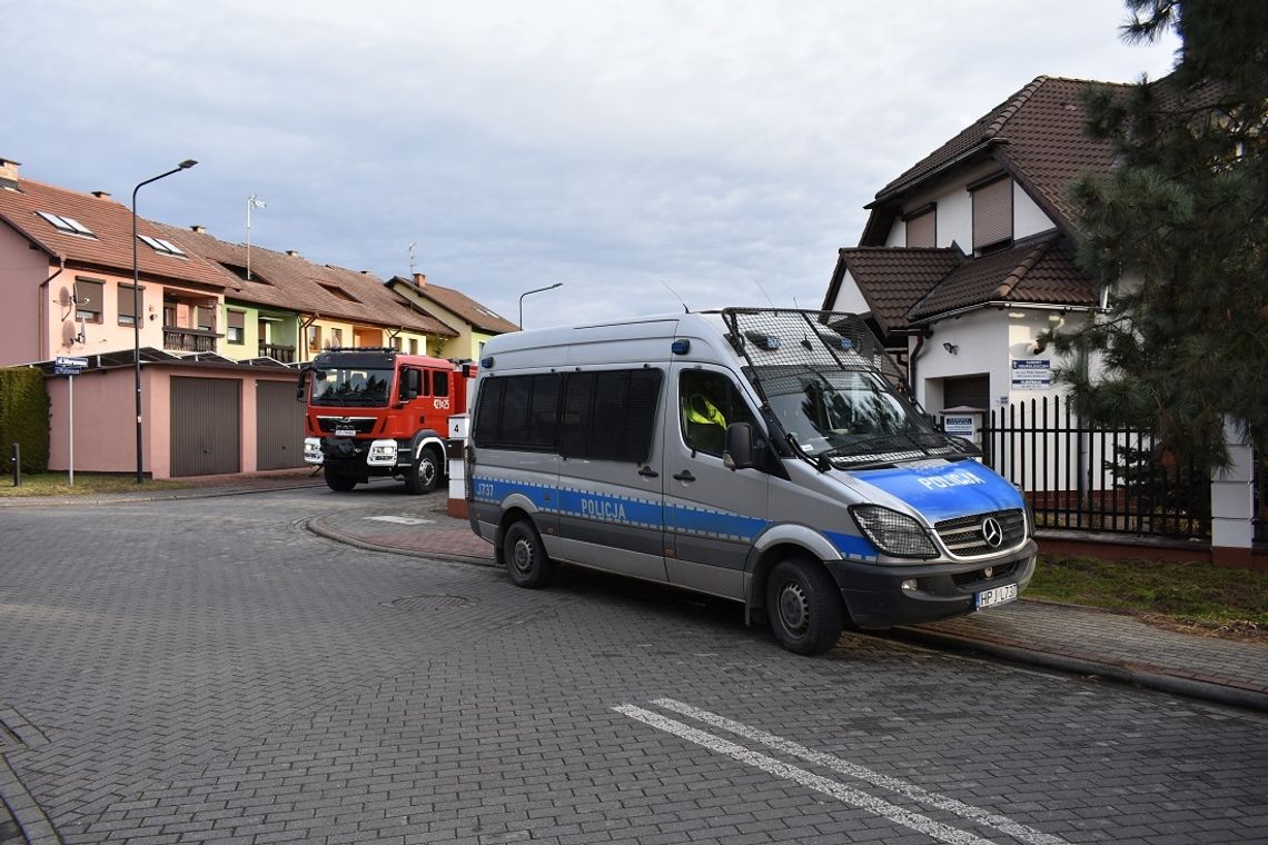 Według zgłoszenia miał się palić cały budynek. Interwencja służb na osiedlu Kuźniczka