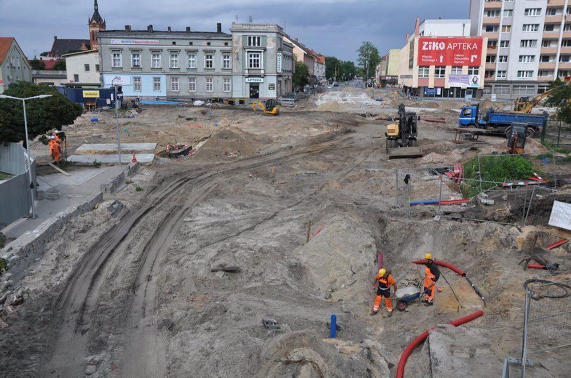 Wiadukt nieprzejezdny dłużej niż planowano. Trzeba wykonać dodatkowe prace przy rondzie