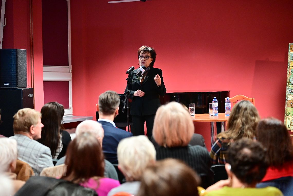 Wiceprezes PiS w Kędzierzynie-Koźlu. Elżbieta Witek spotkała się z mieszkańcami Wiceprezes PiS w Kędzierzynie-Koźlu. Elżbieta Witek spotkała się z mieszkańcami