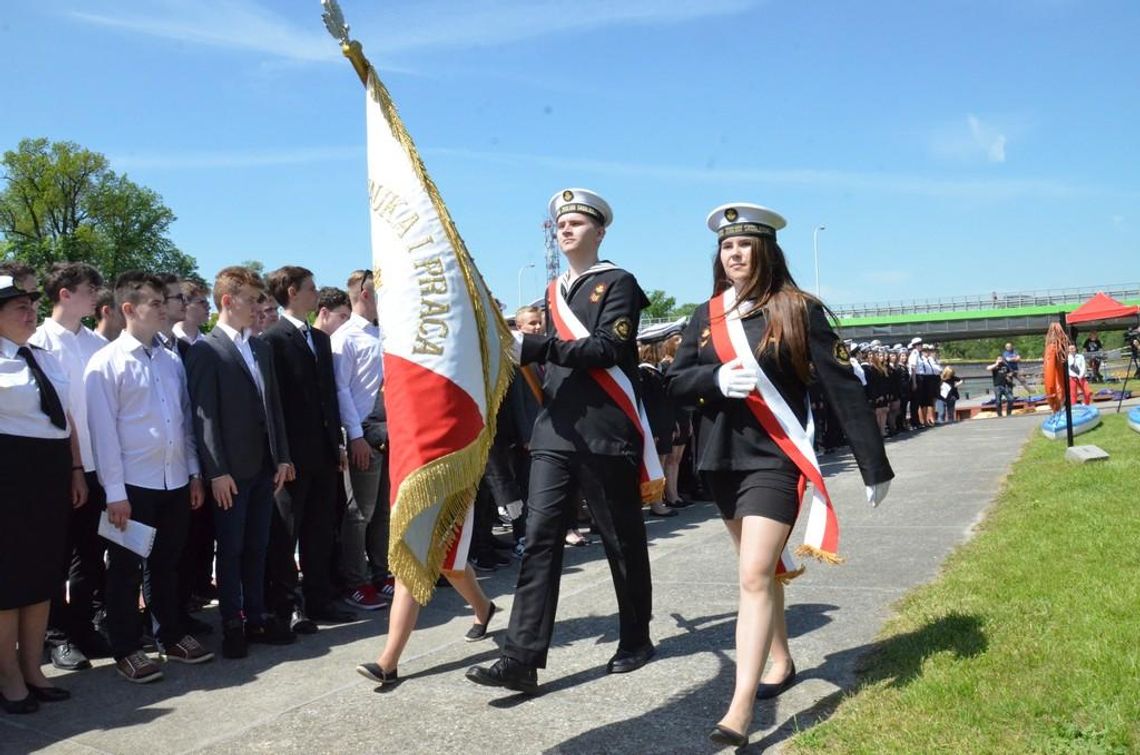 WIDEO: Ślubowanie młodych marynarzy śródlądowych na kozielskiej przystani "Szkwał"