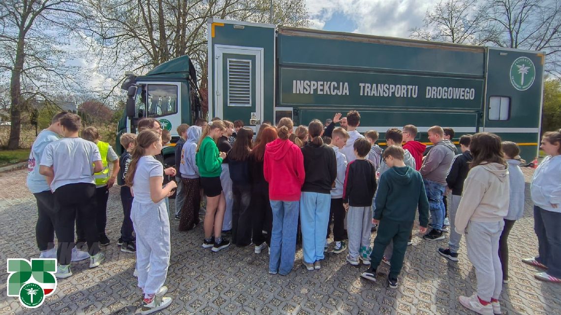 Widoczność ratuje życie. Edukacyjne spotkanie z inspektorami ITD w PSP nr 15