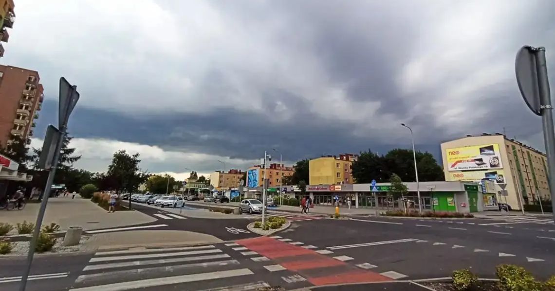 Wieje mocno i tak będzie do popołudnia. Ostrzeżenie meteorologiczne dla powiatu kędzierzyńsko-kozielskiego