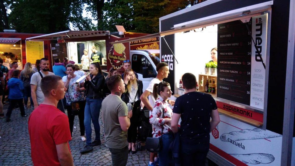 Wielka wyżerka w Koźlu. Trwa zlot food trucków. Tak było pierwszego dnia. ZDJĘCIA