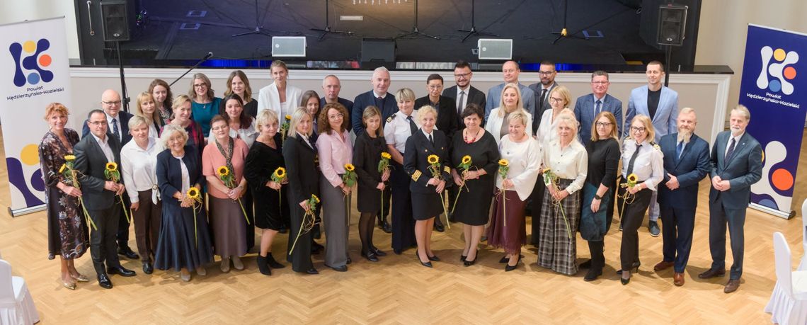 Wielkie podziękowania dla ludzi oświaty. W powiecie wręczono nagrody i odznaczenia Wielkie podziękowania dla ludzi oświaty. W powiecie wręczono nagrody i odznaczenia