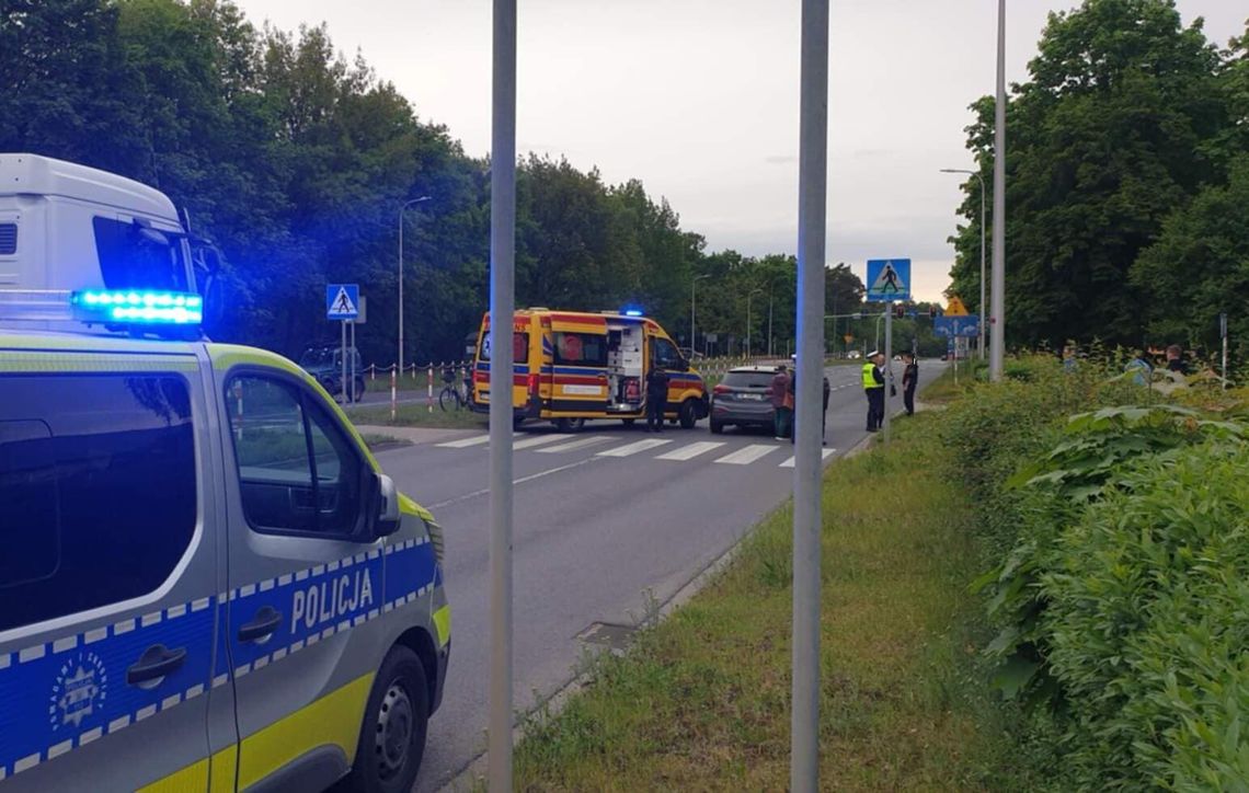 Wjechał rowerem na pasy. Chłopiec został potrącony przez samochód osobowy