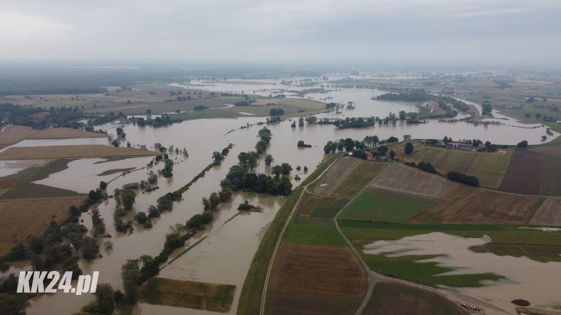 Woda wdarła się do domów. Kilkanaście osób zostało ewakuowanych w Bierawie