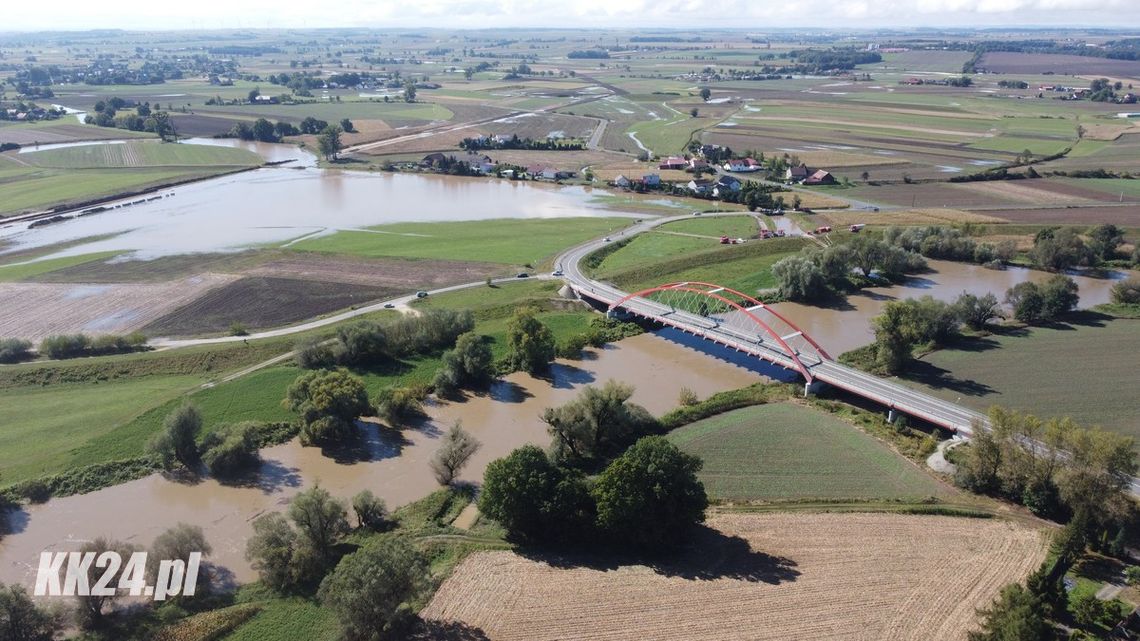 Woda wystąpiła z potoku w Cisku-Bełk. Na miejscu strażacy z Pomorza