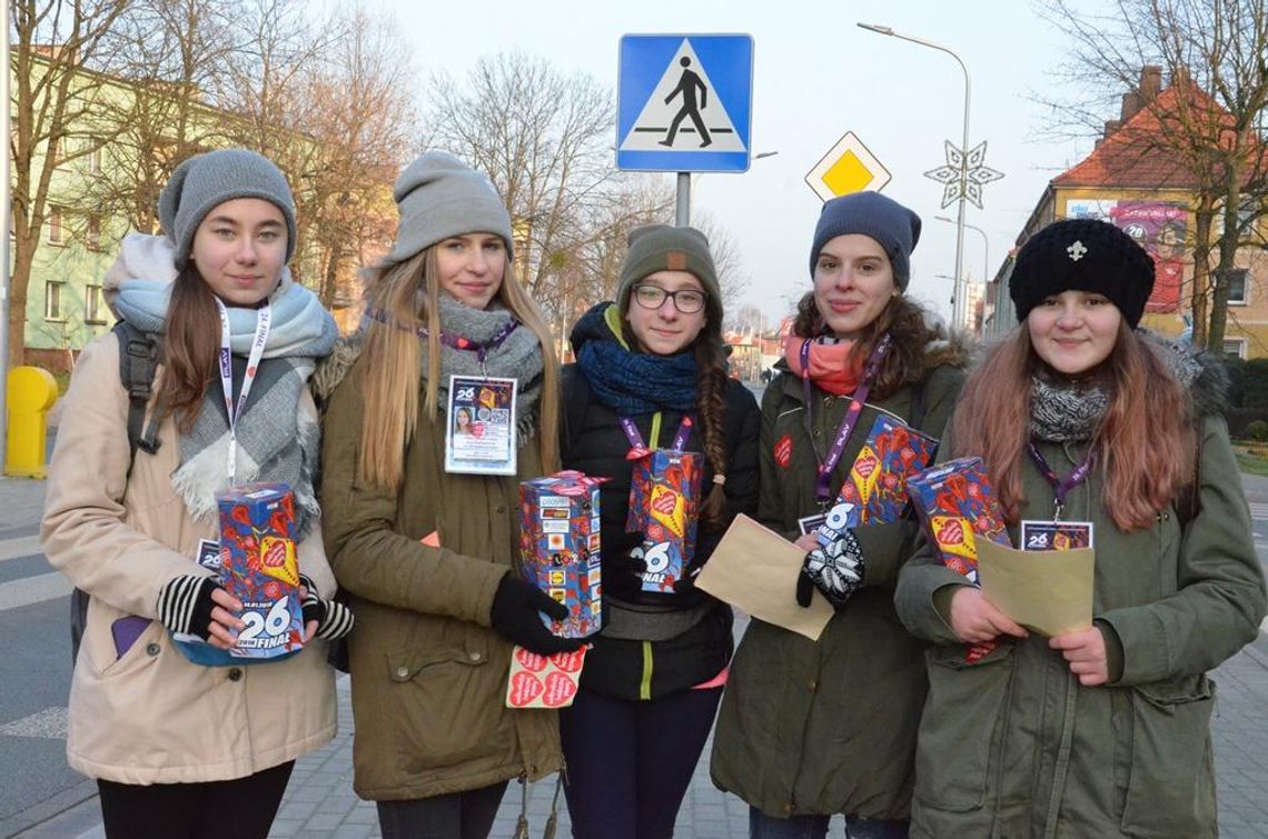 WOŚP w Kędzierzynie-Koźlu. Wolontariusze od rana kwestowali na ulicach miasta. ZDJĘCIA