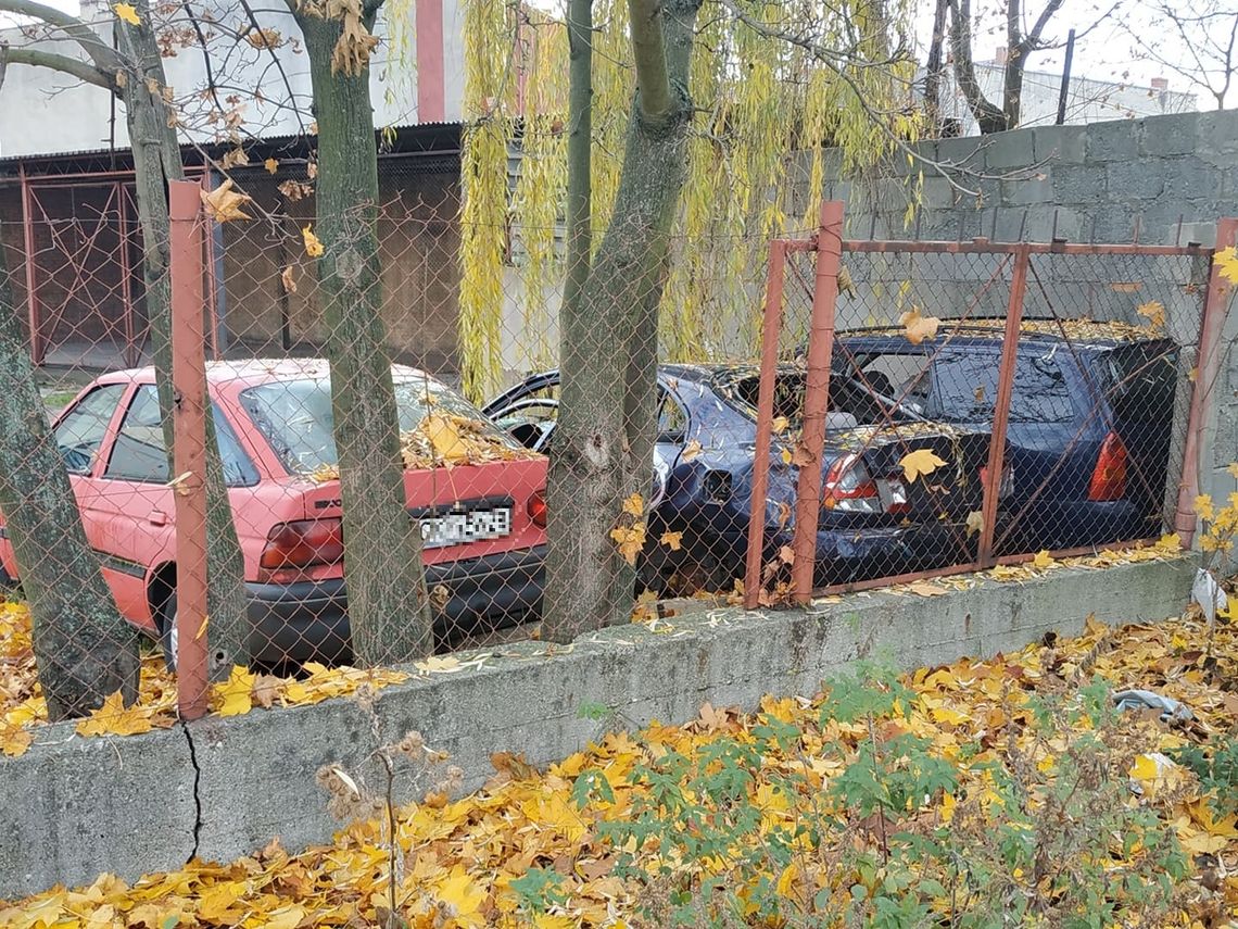 Wraki na parkingu straży miejskiej w Koźlu. Mieszkańcy uważają, że to nieodpowiednie miejsce