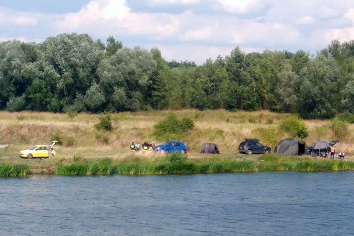 Wskoczył do wody i zniknął. Akcja ratunkowa na Odrze