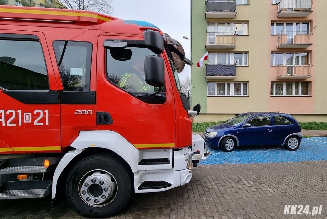 Wszystkie służby interweniowały w bloku przy ulicy Kosmonautów. Ze starszą kobietą nie było kontaktu