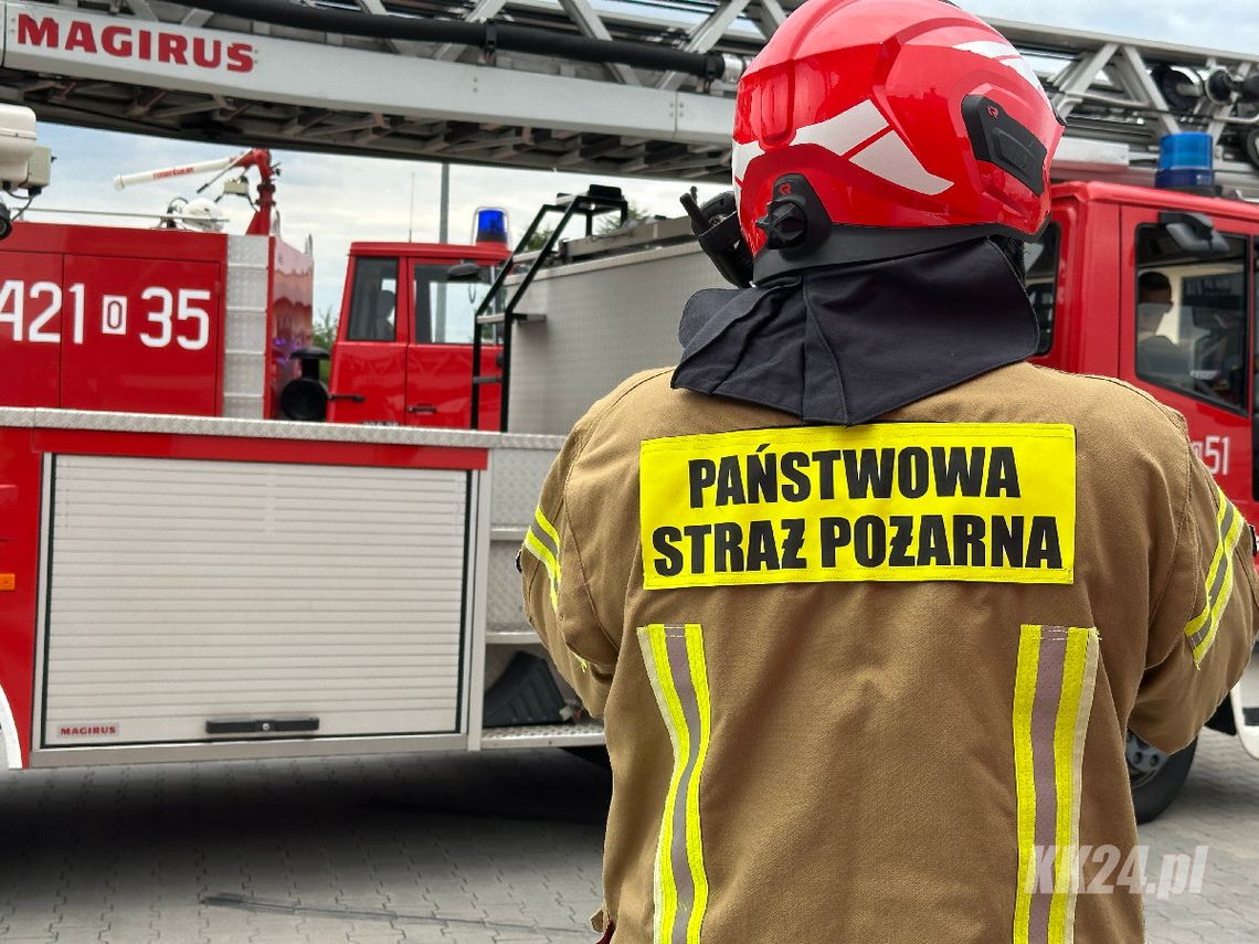 Wybuch kominka w Przewozie. Poparzona kobieta trafiła do szpitala