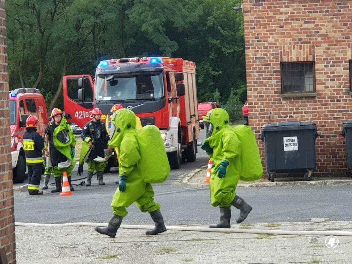 Wyciek niebezpiecznej substancji z cysterny. Strażacy ćwiczyli w Azotach. ZDJĘCIA