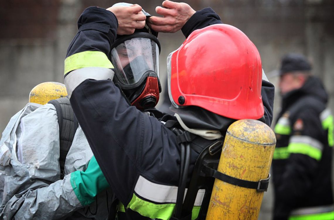 Wyciek rozgrzanego aluminium i pożar na terenie przemysłowym w Blachowni