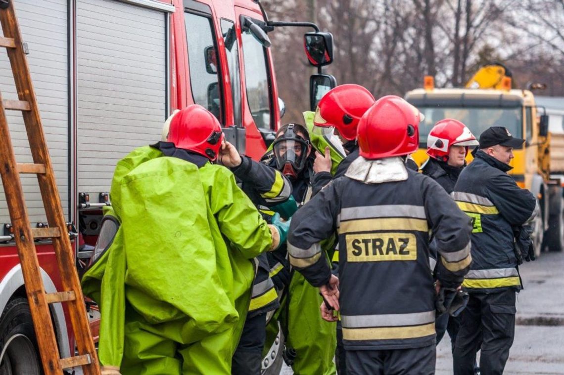 Wyciek substancji chemicznych w Blachowni. Interweniują strażacy