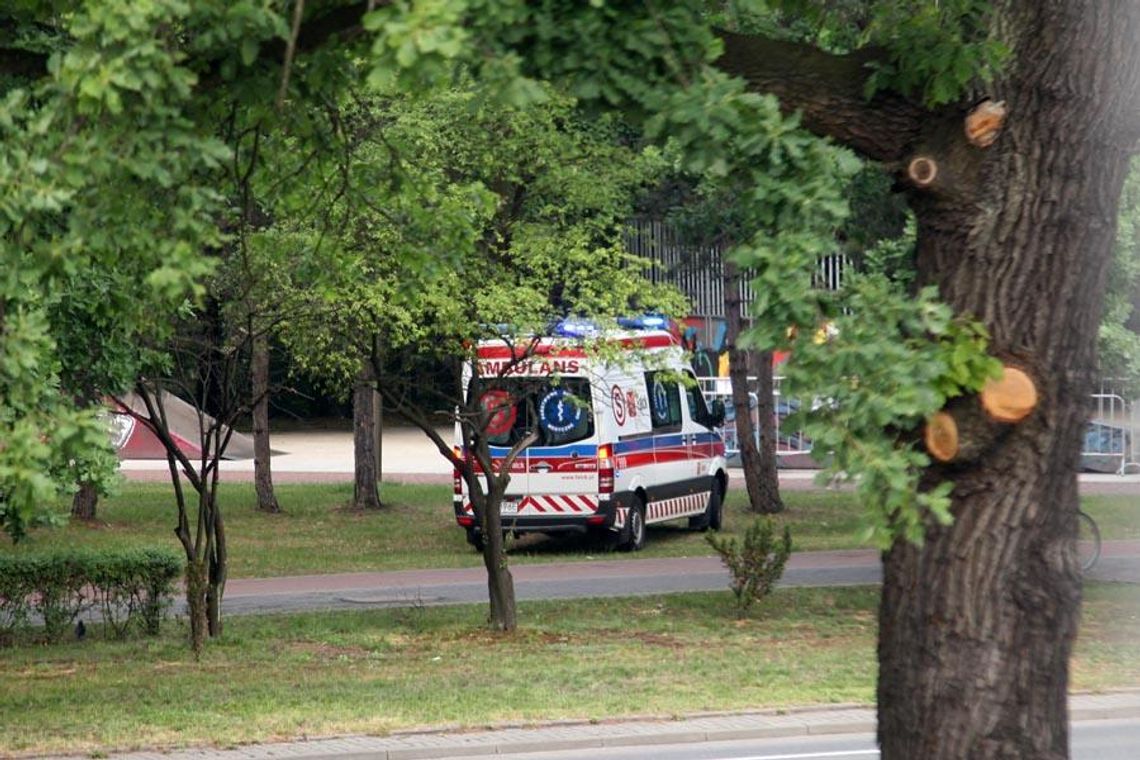 Wyglądał jak po dopalaczach, tracił kontakt z rzeczywistością. Interwencja na skateparku