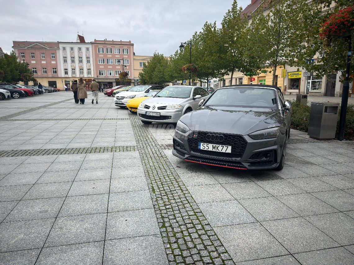 Wyjątkowo stylowe zakończenie sezonu kabrioletów na kozielskim rynku
