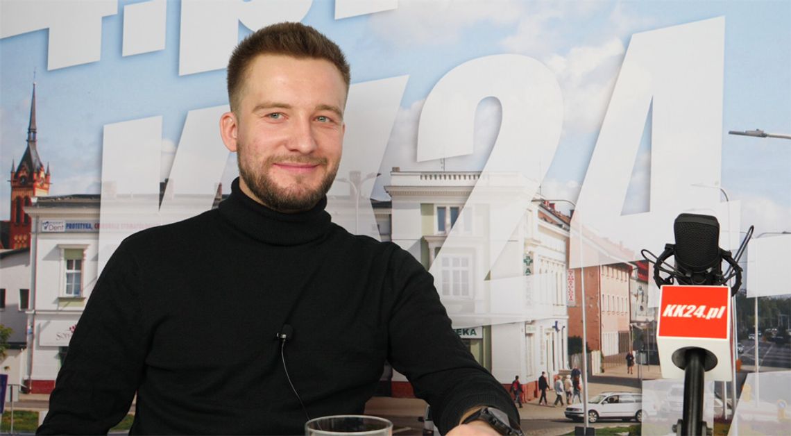 Wyjechał, żeby zacząć nowe życie jako aktor. Łukasz Strzałka, gwiazda serialu "Gliniarze", gościem Studia KK24.pl
