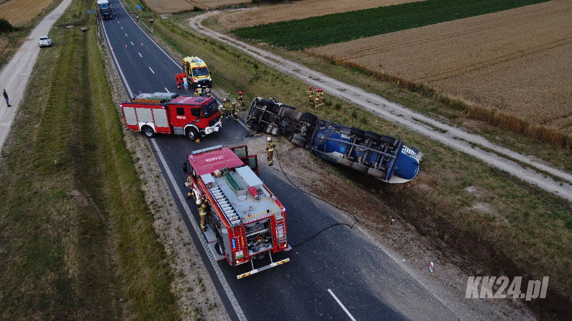 Wypadek ciężarówki na obwodnicy. Droga zablokowana w obu kierunkach