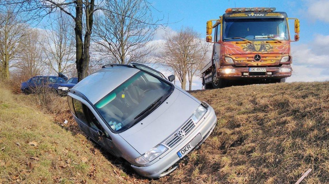 Wypadek na drodze krajowej nr 38. Opel vectra zderzył się z volkswagenem sharanem. ZDJĘCIA