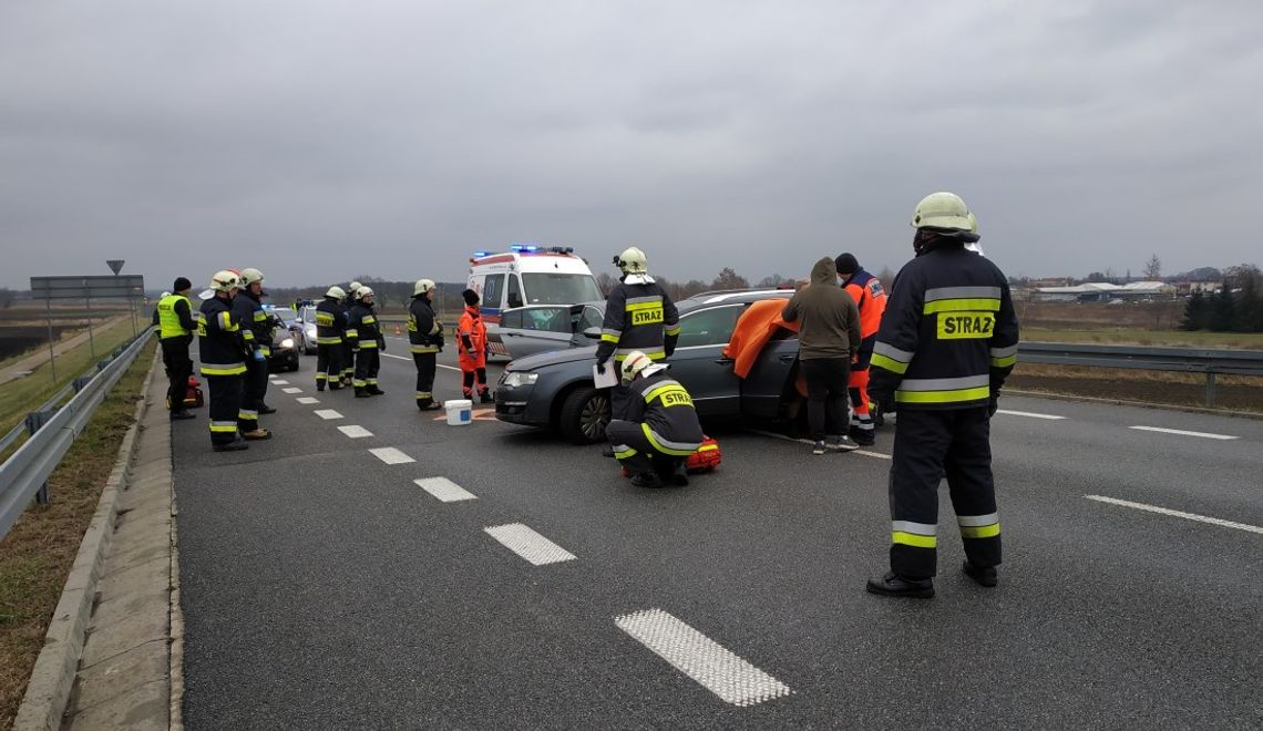 Wypadek na drodze krajowej nr 40. Trzy osoby zostały poszkodowane. ZDJĘCIA