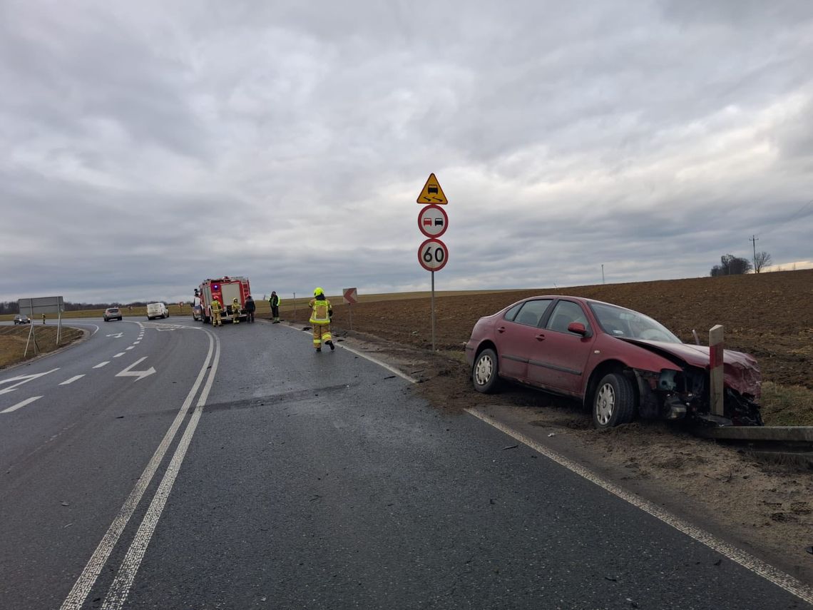Wypadek na DW 426. 39-letnia mieszkanka powiatu kędzierzyńsko-kozielskiego zabrana do szpitala