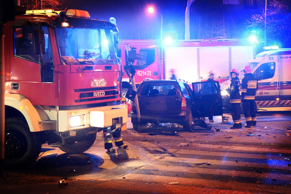 Wypadek na skrzyżowaniu alei Jana Pawła II z obwodnicą. Zderzyły się dwie osobówki