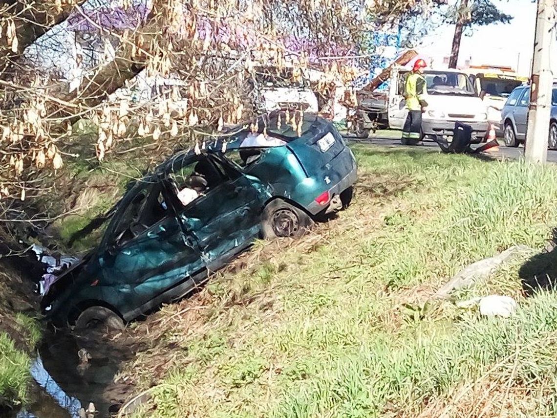 Wypadek na skrzyżowaniu ulic Gliwickiej i Piotra Skargi. Zderzyły się trzy auta osobowe. ZDJĘCIA