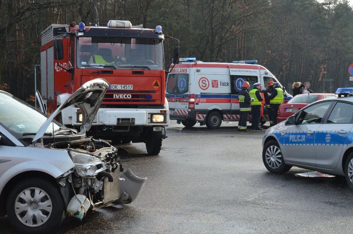 Wypadek na skrzyżowaniu ulicy Wojska Polskiego z aleją Lisa. Jedna osoba poszkodowana. ZDJĘCIA