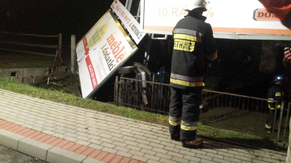 Wypadek na skrzyżowaniu w Reńskiej Wsi. Ciężarówka uderzyła w BMW. ZDJĘCIA