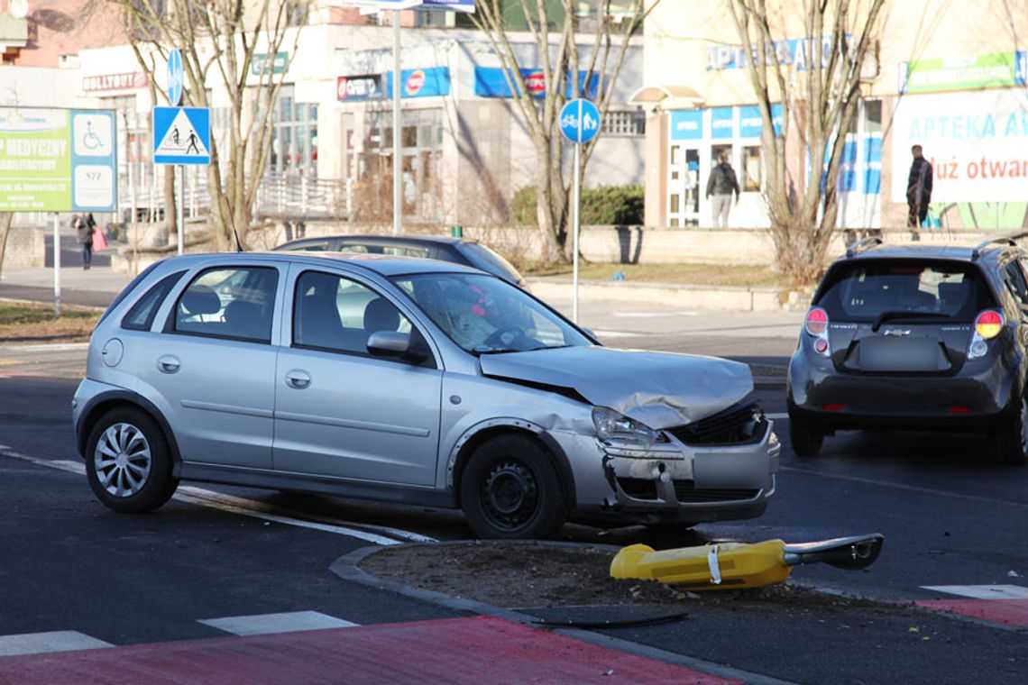 Wypadek na ulicy Wojska Polskiego. Zderzyły się dwa auta osobowe