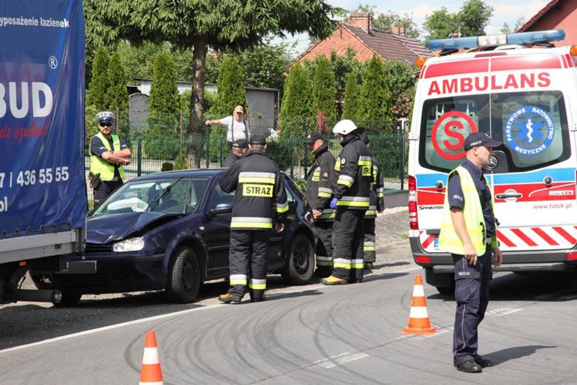 Wypadek w godzinach szczytu. Potężne korki po zderzeniu na drodze krajowej w Blachowni. ZDJĘCIA