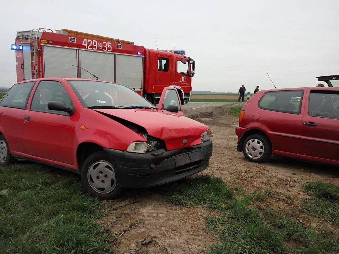 Wypadek w Polskiej Cerekwi. Śmigłowiec zabrał ranną pasażerkę do szpitala. ZDJĘCIA