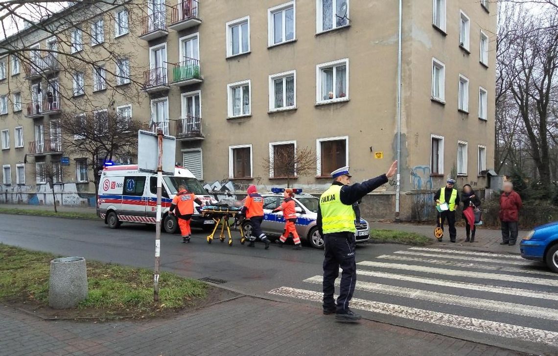 Wypadek w Śródmieściu. Starsza kobieta potrącona na przejściu dla pieszych