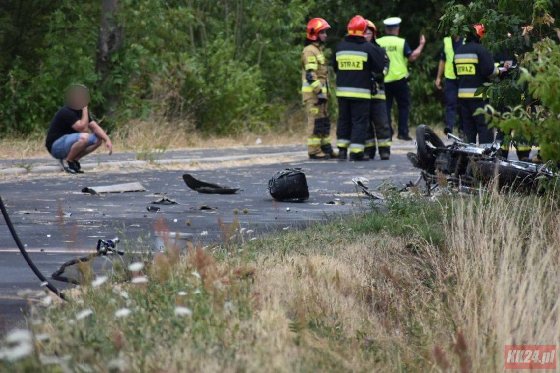 Wyprzedzał na łuku drogi i zjechał na czołówkę. Szczegóły śmiertelnego wypadku w Grabówce