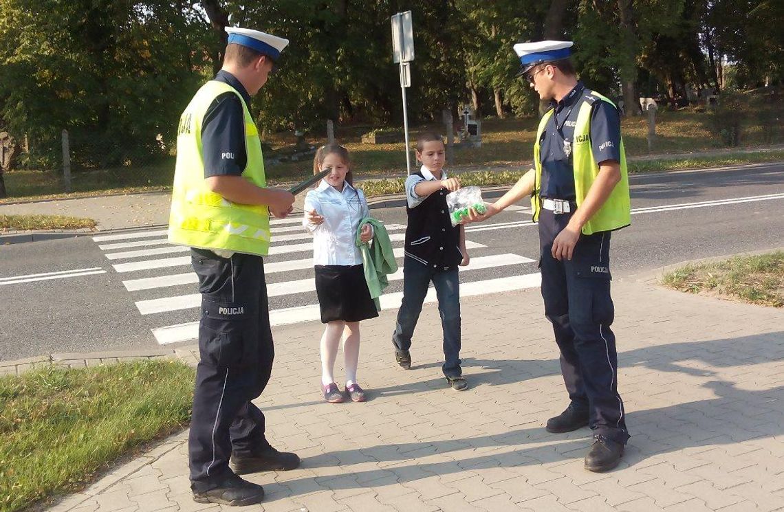 Wzmożone patrole policyjne przy szkołach. Rusza akcja "Bezpieczna droga do szkoły"