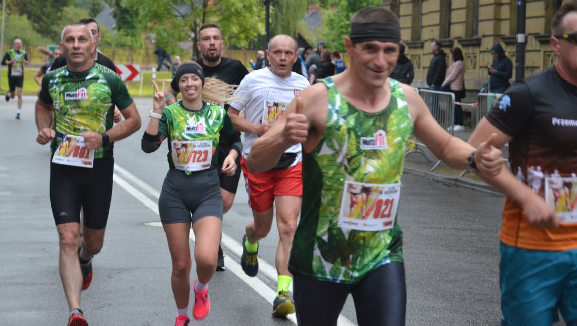 XI Bieg Koziołków: Mateusz Mrówka i Sandra Michalak najlepsi w biegu głównym na 10 km. ZDJĘCIA