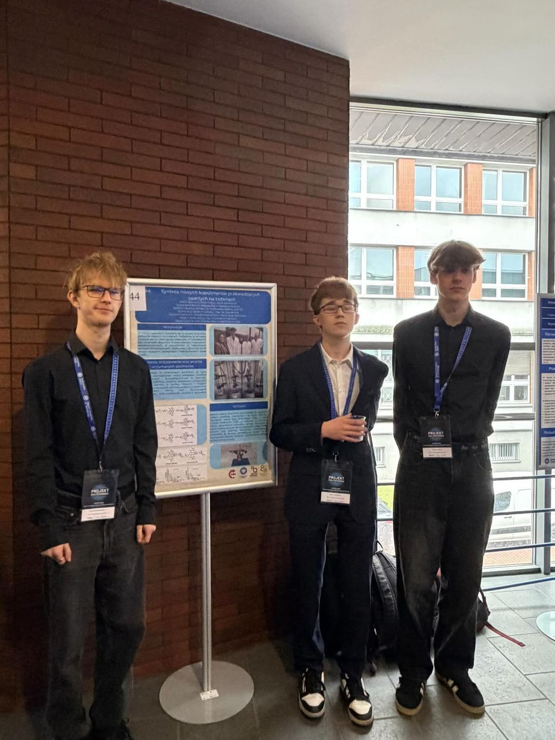 Z laboratorium do przyszłości. Uczniowie ze Sławięcic tworzą materiały, które mogą zmienić elektronikę Z laboratorium do przyszłości. Uczniowie ze Sławięcic tworzą materiały, które mogą zmienić elektronikę