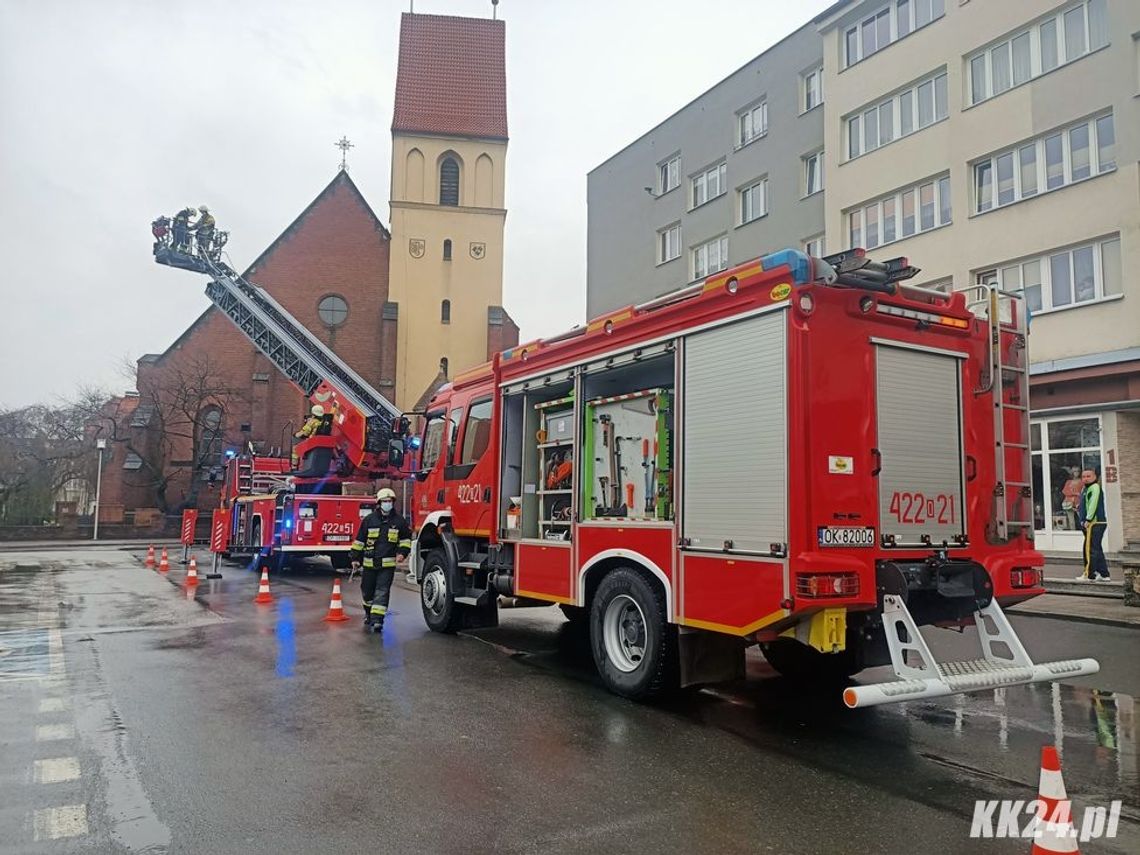 Z mężczyzną od dłuższego czasu nie było kontaktu. Podczas próby otwarcia mieszkania, wstał i otworzył drzwi