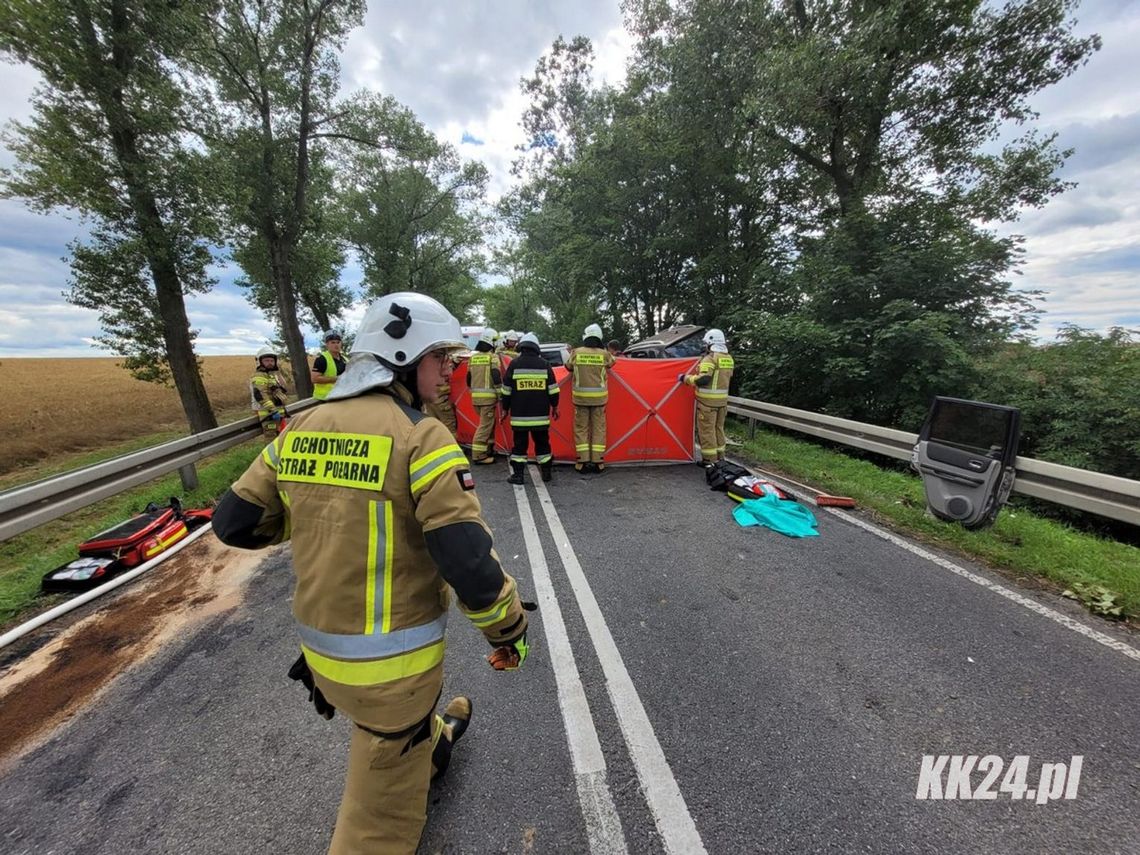 Z nieustalonych przyczyn zjechał na przeciwległy pas i doprowadził do zderzenia z dwoma pojazdami. Wracamy do wczorajszego wypadku