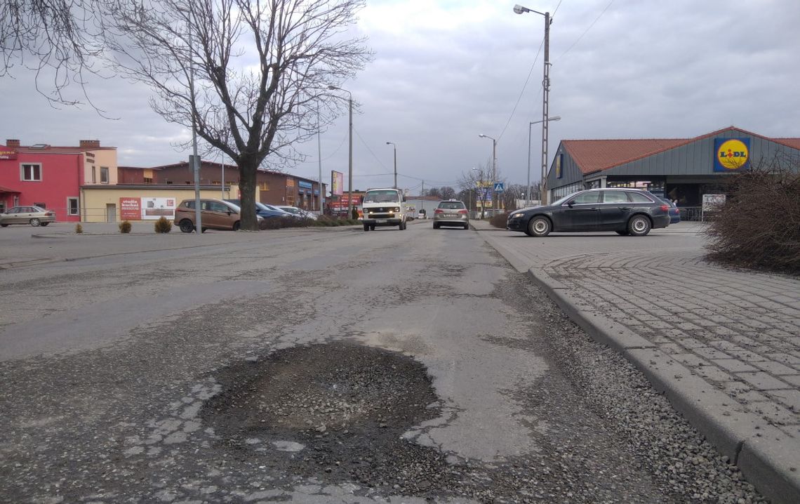 Z ulicy Gazowej wreszcie znikną dziury. Starostwo przymierza się do remontu